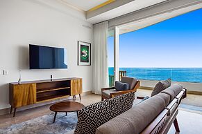 Luxury Bayfront Condo With Amazing Views, Pool & spa
