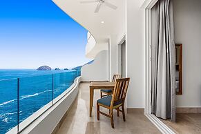 Luxury Bayfront Condo With Amazing Views, Pool & spa