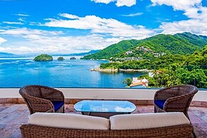 Luxury Bayfront Condo With Amazing Views, Pool & spa