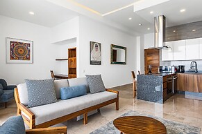 Luxury Bayfront Condo With Amazing Views, Pool & spa