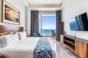 Luxury Bayfront Condo With Amazing Views, Pool & spa