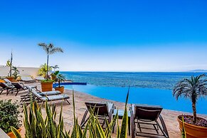 Luxury Bayfront Condo With Amazing Views, Pool & spa