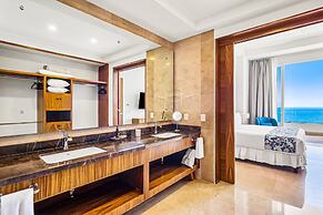 Luxury Bayfront Condo With Amazing Views, Pool & spa