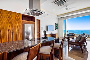 Luxury Bayfront Condo With Amazing Views, Pool & spa