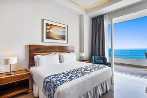 Luxury Bayfront Condo With Amazing Views, Pool & spa
