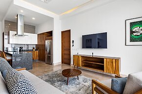 Luxury Bayfront Condo With Amazing Views, Pool & spa