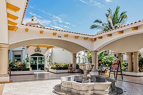 Golf Course-adjacent Getaway With Infinity Pool, Private Plunge Pool &