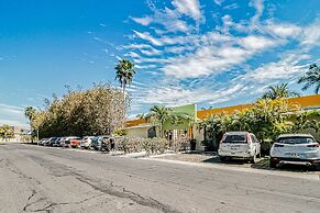 Golf Course-adjacent Getaway With Infinity Pool, Private Plunge Pool &