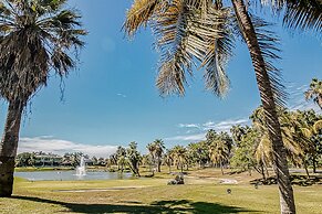 Golf Course-adjacent Getaway With Infinity Pool, Private Plunge Pool &