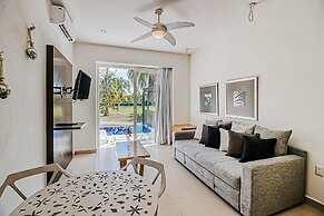 Golf Course-adjacent Getaway With Infinity Pool, Private Plunge Pool &