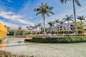 Golf Course-adjacent Getaway With Infinity Pool, Private Plunge Pool &
