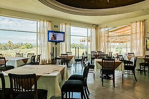 Golf Course-adjacent Getaway With Infinity Pool, Private Plunge Pool &