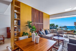 Oceanfront Condo With a Full Kitchen, Pool, & Beach Access