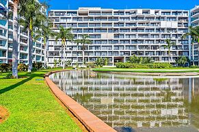 Oceanfront Condo With a Full Kitchen, Pool, & Beach Access
