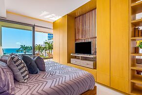 Oceanfront Condo With a Full Kitchen, Pool, & Beach Access