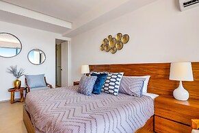 Oceanfront Condo With a Full Kitchen, Pool, & Beach Access