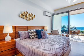 Oceanfront Condo With a Full Kitchen, Pool, & Beach Access