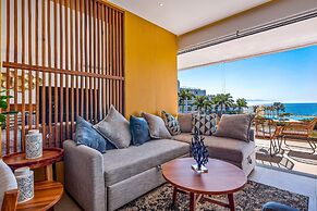 Oceanfront Condo With a Full Kitchen, Pool, & Beach Access