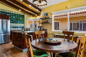 Oceanfront Condo With Pool, Balcony, Amazing Views, Washer/dryer, & Pa