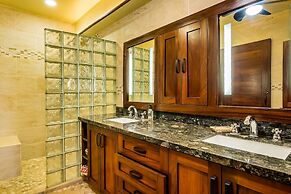 Oceanfront Condo With Pool, Balcony, Amazing Views, Washer/dryer, & Pa