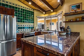 Oceanfront Condo With Pool, Balcony, Amazing Views, Washer/dryer, & Pa