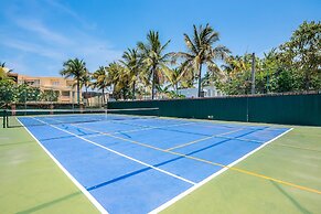 Oceanfront Condo With Pool, Balcony, Amazing Views, Washer/dryer, & Pa