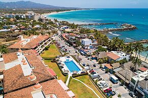 Oceanfront Condo With Pool, Balcony, Amazing Views, Washer/dryer, & Pa