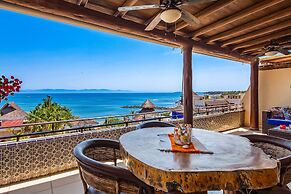 Oceanfront Condo With Pool, Balcony, Amazing Views, Washer/dryer, & Pa