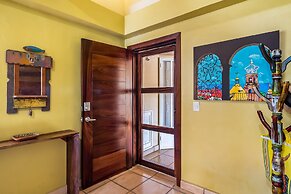 Oceanfront Condo With Pool, Balcony, Amazing Views, Washer/dryer, & Pa