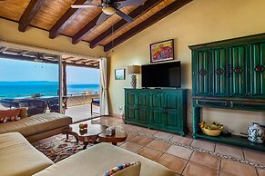 Oceanfront Condo With Pool, Balcony, Amazing Views, Washer/dryer, & Pa