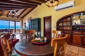 Oceanfront Condo With Pool, Balcony, Amazing Views, Washer/dryer, & Pa