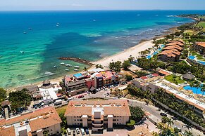 Oceanfront Condo With Pool, Balcony, Amazing Views, Washer/dryer, & Pa