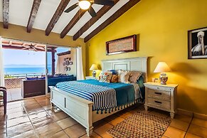Oceanfront Condo With Pool, Balcony, Amazing Views, Washer/dryer, & Pa