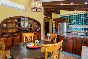 Oceanfront Condo With Pool, Balcony, Amazing Views, Washer/dryer, & Pa