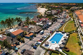 Oceanfront Condo With Pool, Balcony, Amazing Views, Washer/dryer, & Pa