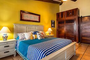 Oceanfront Condo With Pool, Balcony, Amazing Views, Washer/dryer, & Pa
