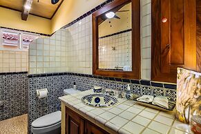 Oceanfront Condo With Pool, Balcony, Amazing Views, Washer/dryer, & Pa