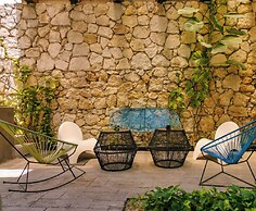 Les Suites Calle 2 by Galian