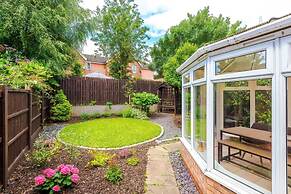 NEW Stunning Home Ideal for Groups Free Parking
