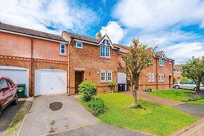 NEW Stunning Home Ideal for Groups Free Parking