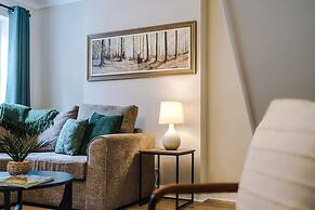 NEW Stunning Home Ideal for Groups Free Parking