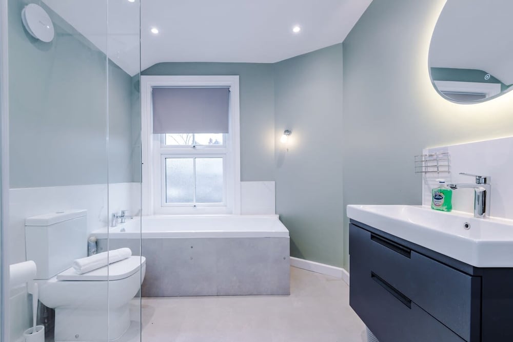 NEW Spacious 2-bed Home Amazing Location
