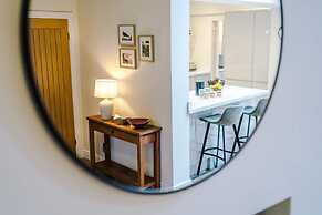 NEW Spacious 2-bed Home Amazing Location