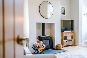 NEW Spacious 2-bed Home Amazing Location