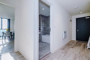 Stunning 2-bed Flat Amazing Location Sleeps 4