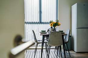 Stunning 2-bed Flat Amazing Location Sleeps 4