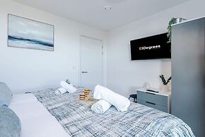 Stunning 2-bed Flat Amazing Location Sleeps 4