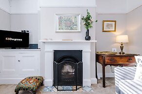 NEW Spacious Stylish Home City Centre Sleep 4