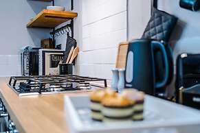 NEW Spacious Stylish Home City Centre Sleep 4