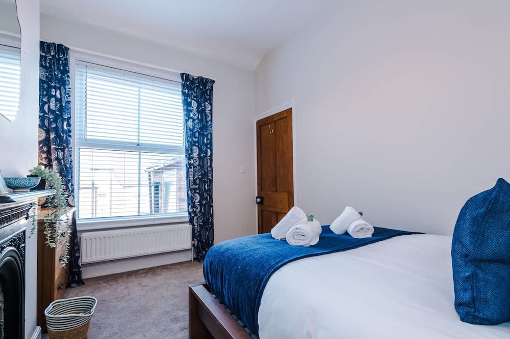 NEW Spacious Stylish Home City Centre Sleep 4